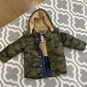 GAP Kids 4 olive green camo Sherpa lined hooded cold control max coat euc